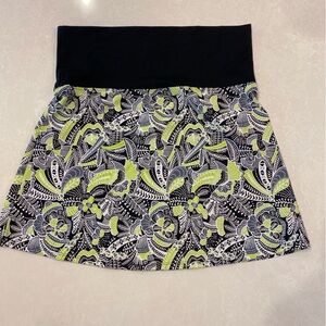 Title Nine Sport Skirt Size Medium Black, White, Green